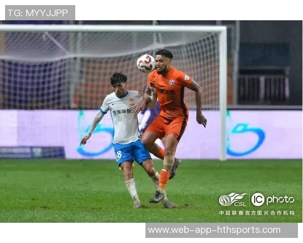 神奇扑救广岛三箭球员近距离头球攻门蹇韬极限反应将球捞出 神奇扑救广岛三箭球员近距离头球攻门蹇韬极限反应将球捞出