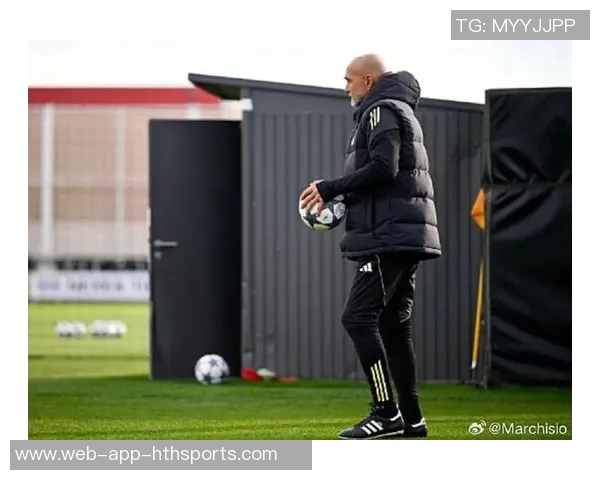 斯帕莱蒂对洛卡特利换人反应冷淡直接要求其回替补席