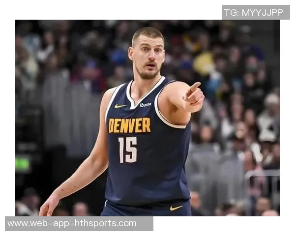 首发场均15分7篮板7助攻且命中两记三分的球员仅有三人包括威少约基奇和077