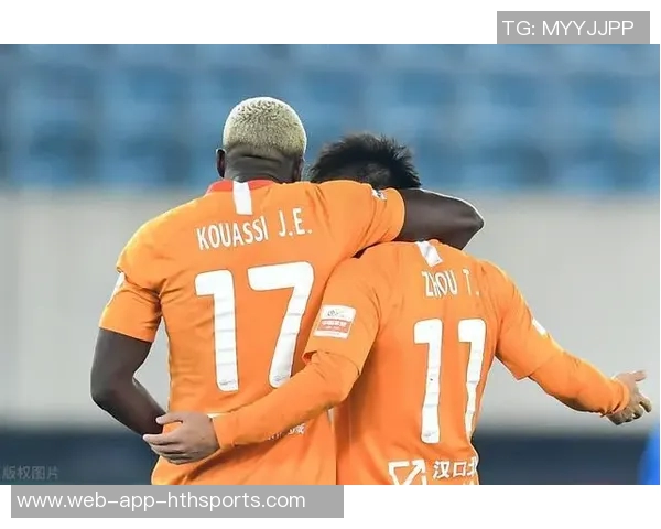 伊尔迪兹主动让点球给戴维展现体育精神与团队合作精神