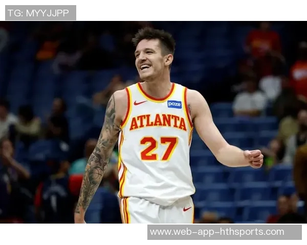 克雷伊奇初次亮相开拓者训练馆与新队友教练热情互动 克雷伊奇初次亮相开拓者训练馆与新队友教练热情互动