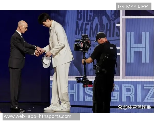 25届新秀季前赛精彩纷呈三大顺位球员表现抢眼次轮新秀同样不容小觑